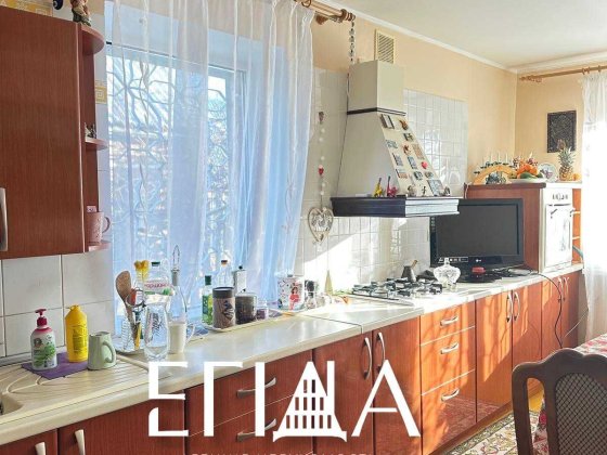 Двоповерховий будинок на Новомиколаївці, 100 кВ. Кропивницкий