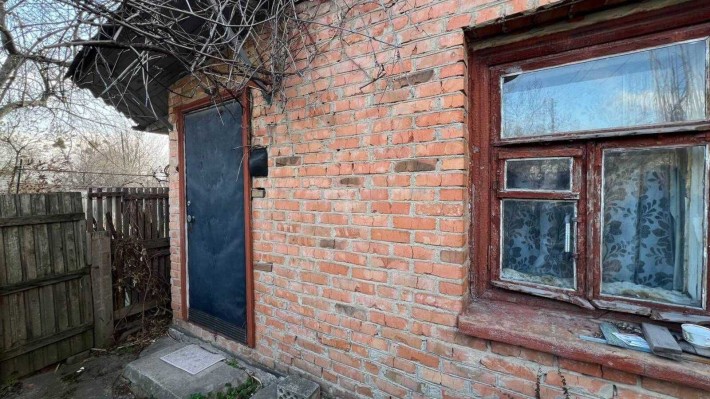 Продаж фасадного будинку з ділянкою - фото 1