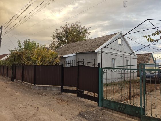 Будинок в тихому місці. 20хв. від міста.