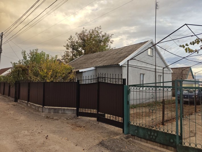 Будинок в тихому місці. 20хв. від міста. - фото 1