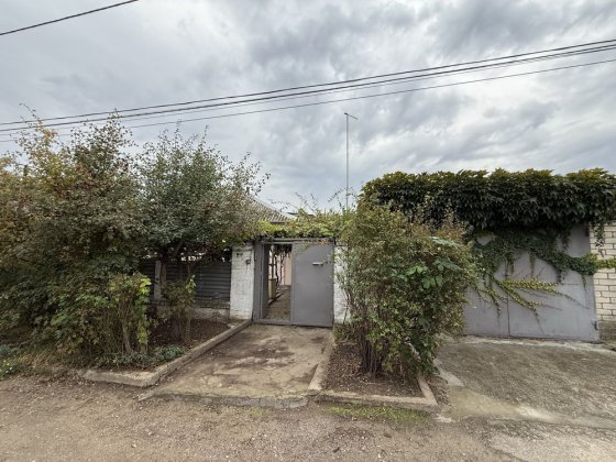 Фасадная часть дома со своим участком 3.7 сотки.Район гаражей Темп Миколаїв