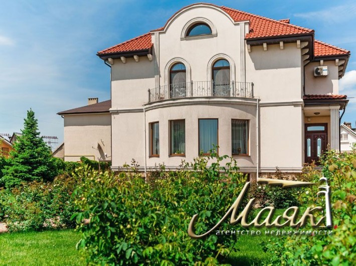 Дом в центре города. - фото 1