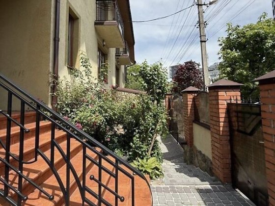 Котедж преміум-класу біля ЖК Parus Park, вул. Поперечна Львов