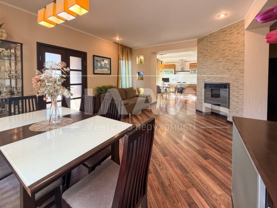 Гарний будинок на Правому 350 м2 , 16 сот