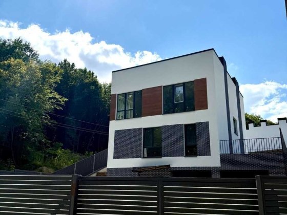 Продаж будинку поруч лісу вул. Голубця Львів