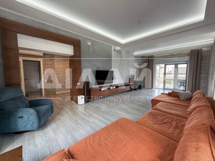 Будинок ПРЕМІУМ классу на класній території 300 м2 ,4 спальні - фото 1