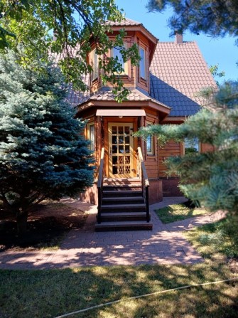 Розкішний будинок з каміном і садом — ідеальне місце для життя - фото 1