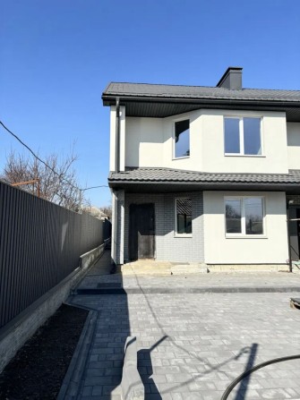 Продам новий, якісний двоповерховий таунхаус район Новомиколаївки. - фото 1