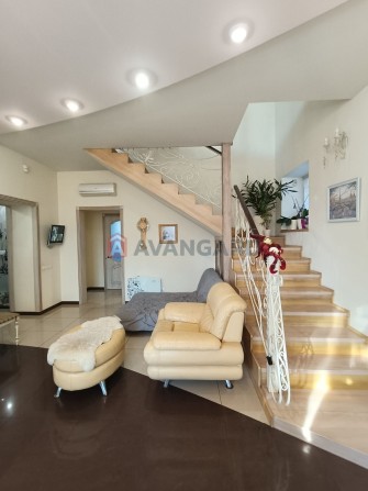 Продам шикарный дом ж/м Покровский 184 м2! - фото 1