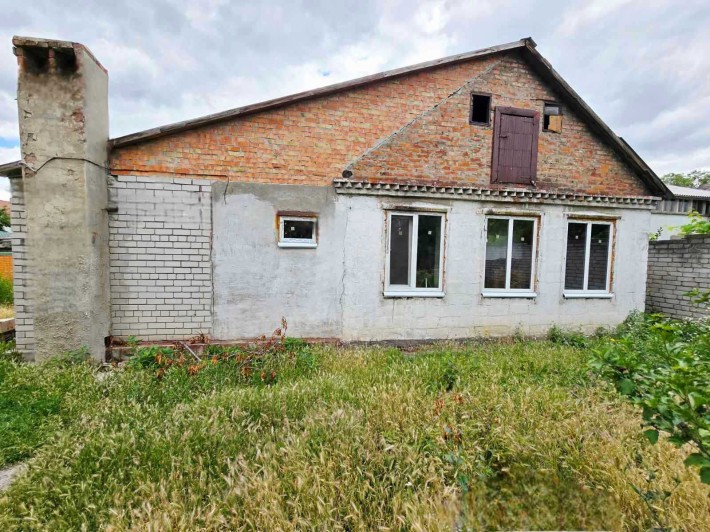 Продам дом с большим участком земли в Центре - фото 1