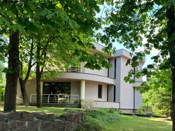 Дом с большим участком у моря в закрытом кооперативе Одесса