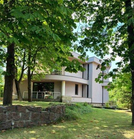 Дом с большим участком у моря в закрытом кооперативе - фото 1