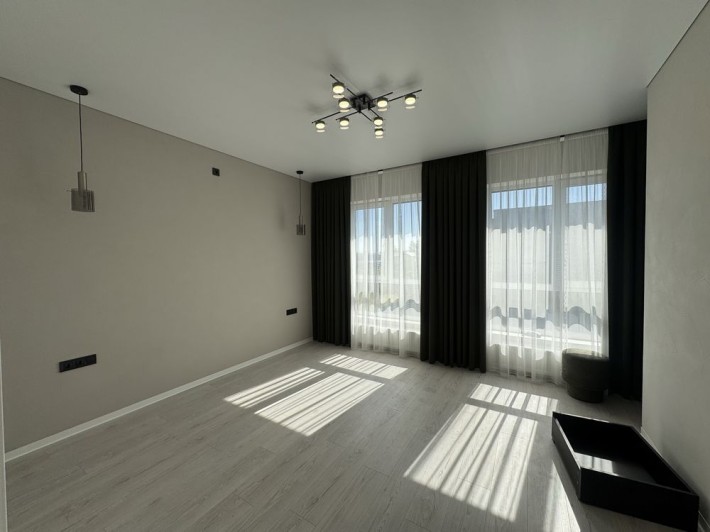 Таун з ремонтом | центральні комунікаціі | 115 м2 - фото 1