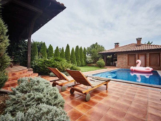 Дом с бассейном беседкой барбекю Совиньон Одесса