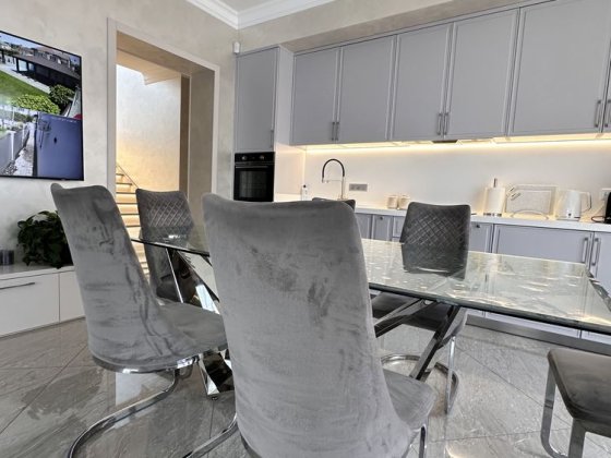 Шикарный дом с ремонтом  бассейн 6 соток Одесса