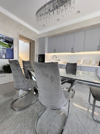 Шикарный дом с ремонтом  бассейн 6 соток - фото 1