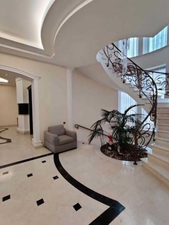 Элитный дом у моря с бассейном, террасами и просторным участком - фото 1