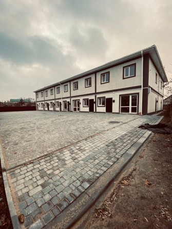 Таунхаус 45м2 2к в зданому будинку + парковка + задній двір - фото 1