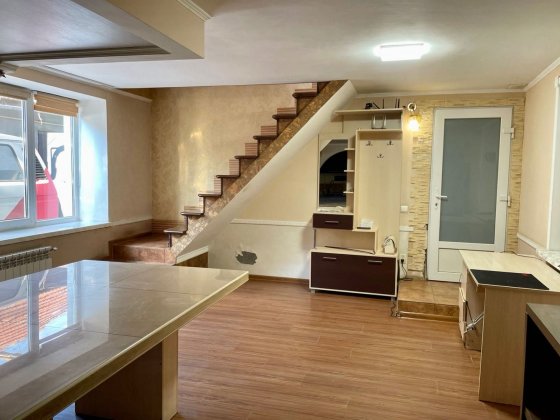 Продается двухэтажный дом с гаражом, 1 сот земли в р-не Автовокзала.С2 Миколаїв