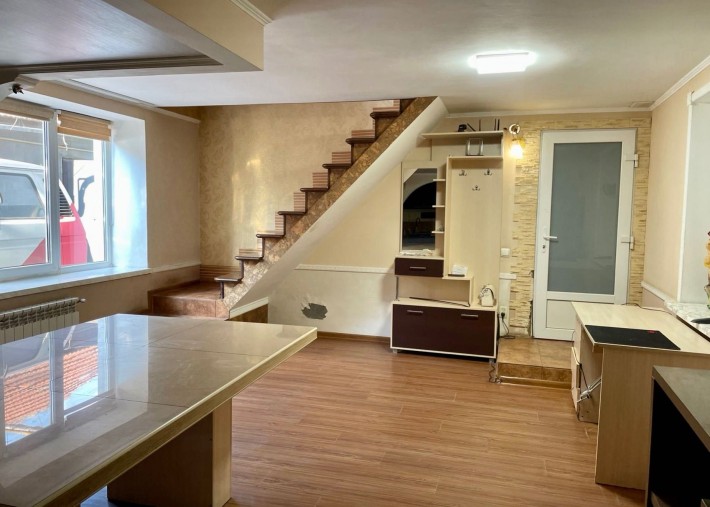 Продается двухэтажный дом с гаражом, 1 сот земли в р-не Автовокзала.С2 - фото 1