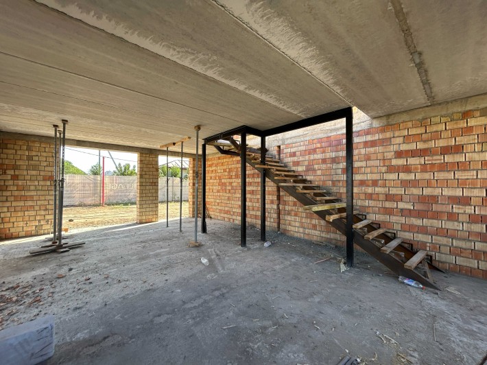 Таунхаус 103м с двором, 2 паркоместа, рассрочка 24мес. Газ, вода, свет - фото 1