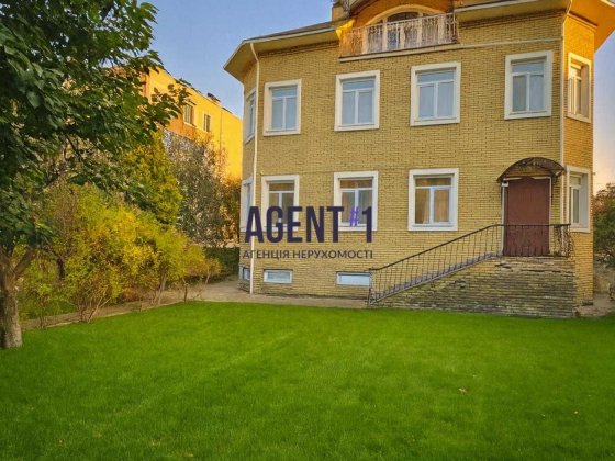 Великий будинок з видом на ліс. Петропавлівська Борщагівка Петропавловская Борщаговка