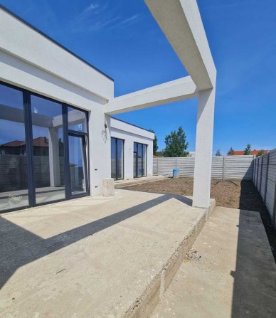 Продам одноэтажный дом в Совиньоне - фото 1