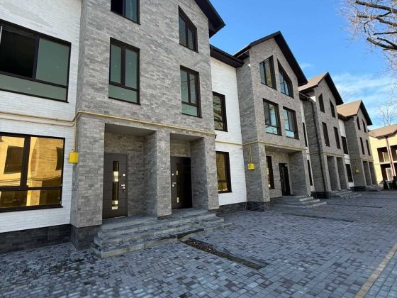 Продаж таунхаусу с. Петропавлівська Борщагівка Петропавловская Борщаговка