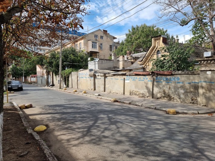 Продажа, фасад, Азарова 12, часть дома выведена в единицу. - фото 1