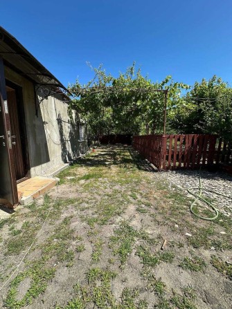 Окремий будинок із садом у смт Большевик! - фото 1