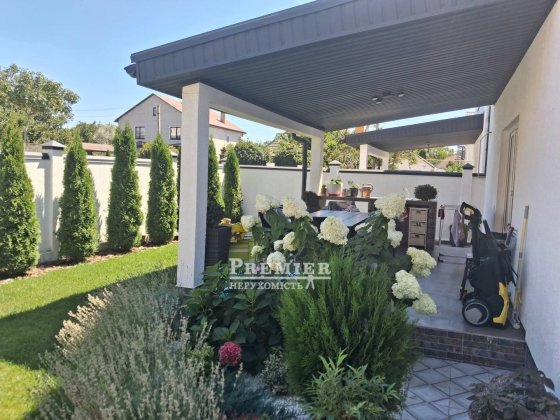 Стильный двухэтажный дом с террасой в Фонтанке Одесса