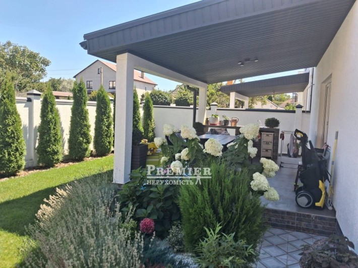 Стильный двухэтажный дом с террасой в Фонтанке - фото 1