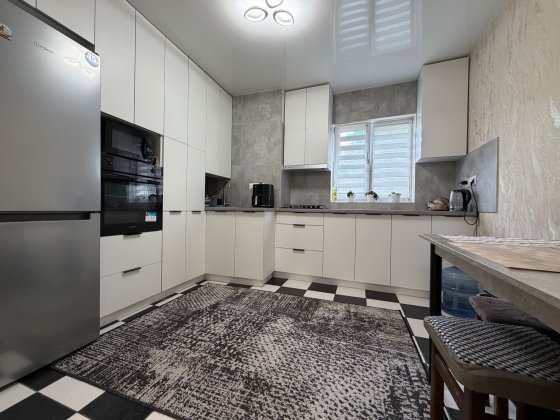 Квартира особнякового типу з терасою та каміном в центрі Стрия