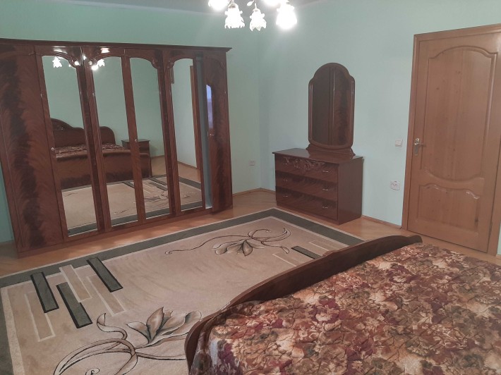 Оренда півособняк біля Парковоі Алеї Закритий двір. Місце для авто. - фото 1