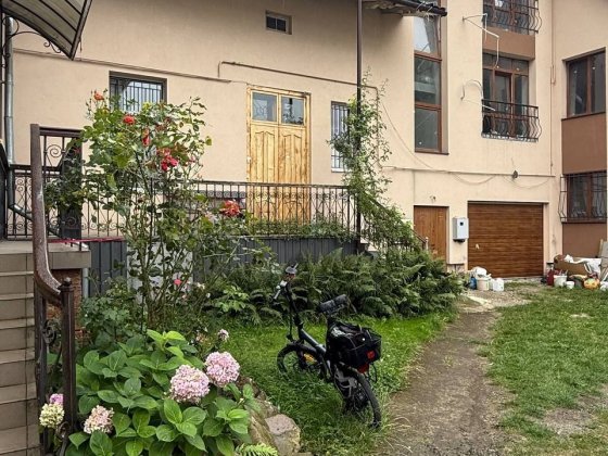 Оренда 2-поверхового будинку в центрі міста