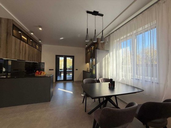 Оренда сучасного будинку біля Міського озера Ивано-Франковск