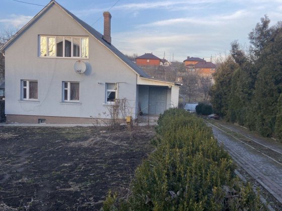 Оренда 2-поверхового будинку