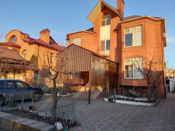 Продаю 2 дома, 250кв.м. и 70кв,м. на участке 13 соток, район Ингу Николаев