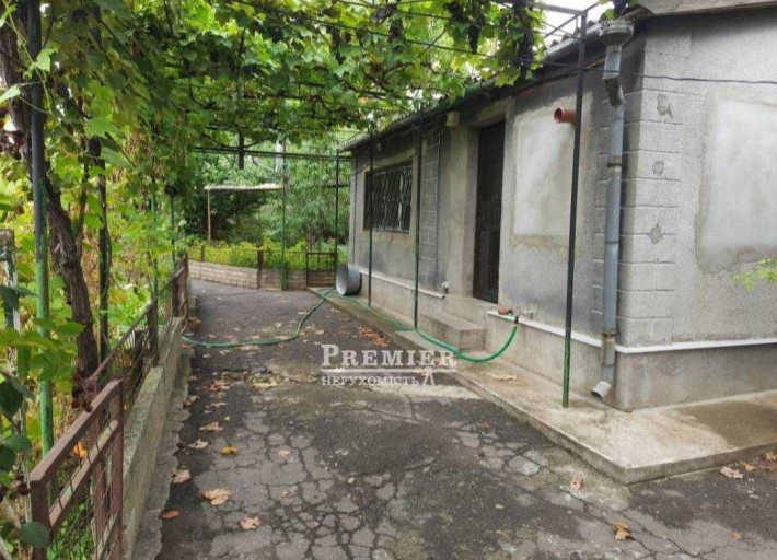 2 повністю автономні будинки на ділянці 6 соток - фото 1