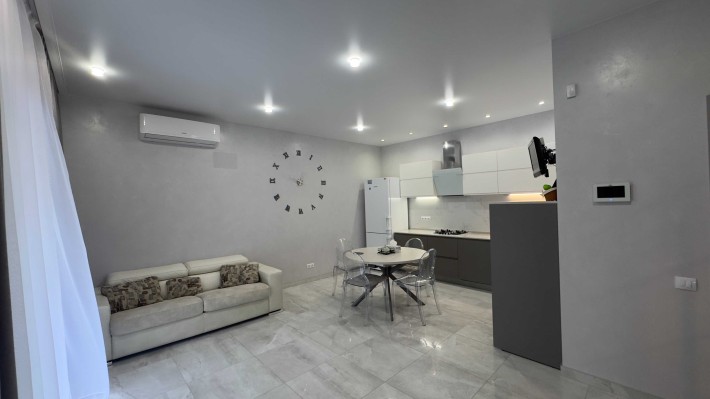 Таунхаус с РЕМОНТОМ и подвалом возле МОРЯ! Закрытый кооператив - фото 1