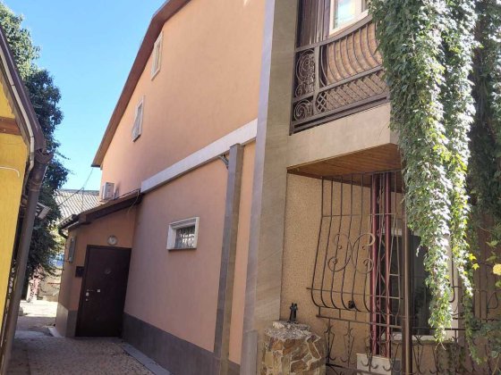 Продам дом в центре на Жуковского  86м  ремонт 3 комнаты АГВ новый дом