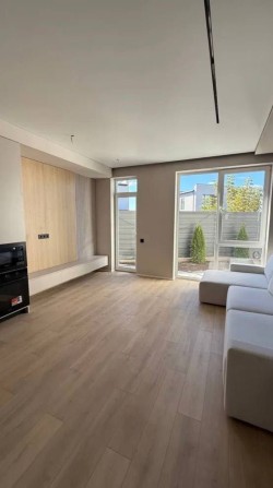 Таунхаус з сучасним ремонтом - фото 1