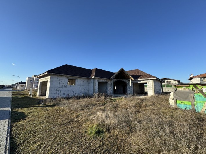 Продается коробка дома по цене участка - фото 1