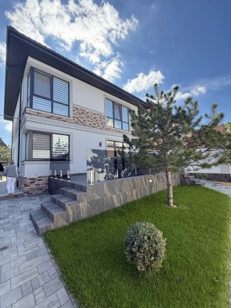 Будинок з ремонтом на фонтані - фото 1