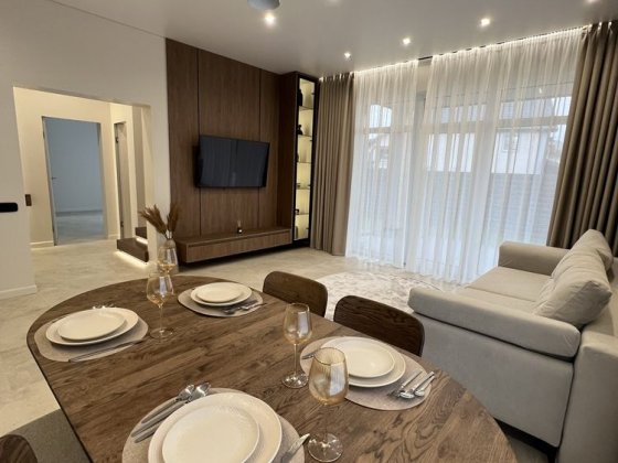 Будинок з дизайнерським ремонтом | Топ локація Петропавловская Борщаговка