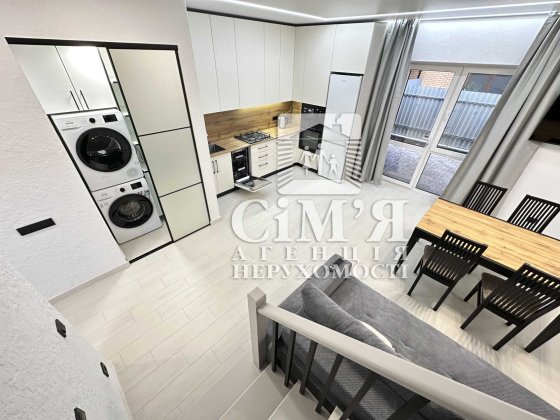 Сдам ШИКАРНЫЙ ТАУНХАУС со своей террасой и парковкой. НОВЫЙ Перемычка Винница