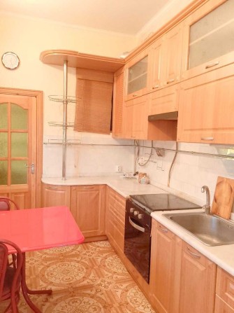 Частина будинку в центрі, меблі і техніка, окремий двір - фото 1