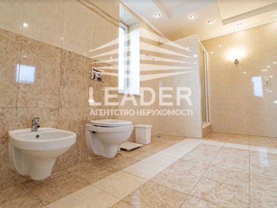 Сдам в оренду Будинок -Два поверхи.Своя територія ,сад.Паковка 5 авто. Винница