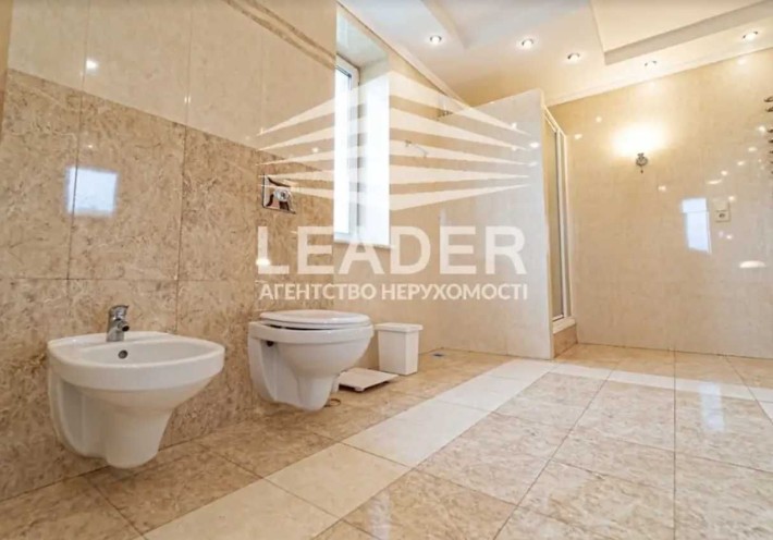 Сдам в оренду Будинок -Два поверхи.Своя територія ,сад.Паковка 5 авто. - фото 1