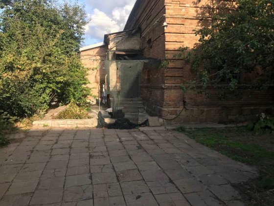 Здається будинок зі власним двором